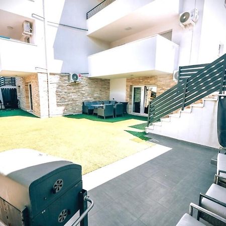 Vip Deluxe Apartment Arian Новаля Екстериор снимка