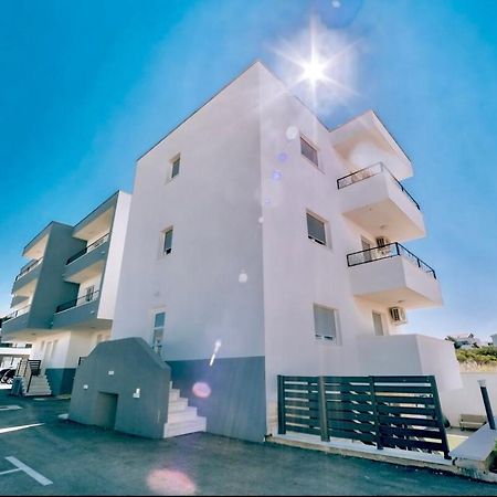 Vip Deluxe Apartment Arian Новаля Екстериор снимка