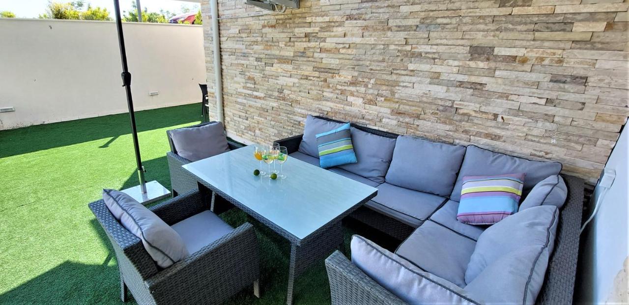 Vip Deluxe Apartment Arian Новаля Екстериор снимка