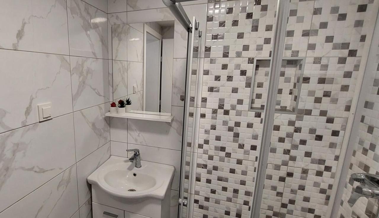 Vip Deluxe Apartment Arian Новаля Екстериор снимка