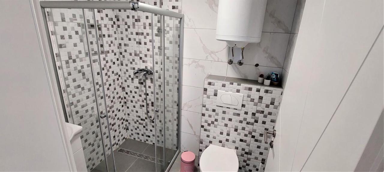 Vip Deluxe Apartment Arian Новаля Екстериор снимка