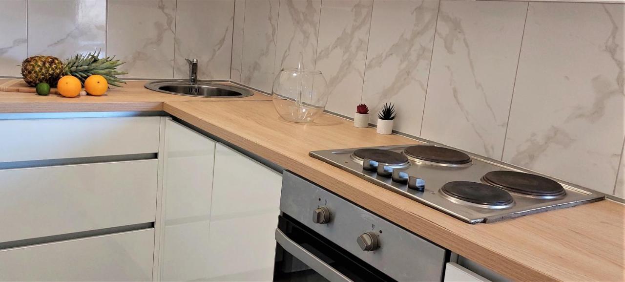 Vip Deluxe Apartment Arian Новаля Екстериор снимка