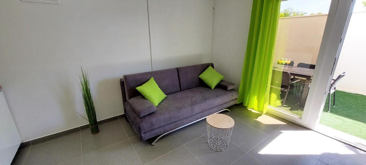 Vip Deluxe Apartment Arian Новаля Екстериор снимка