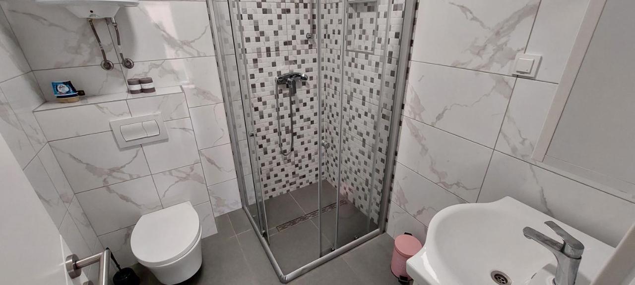 Vip Deluxe Apartment Arian Новаля Екстериор снимка