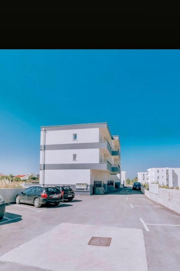 Vip Deluxe Apartment Arian Новаля Екстериор снимка