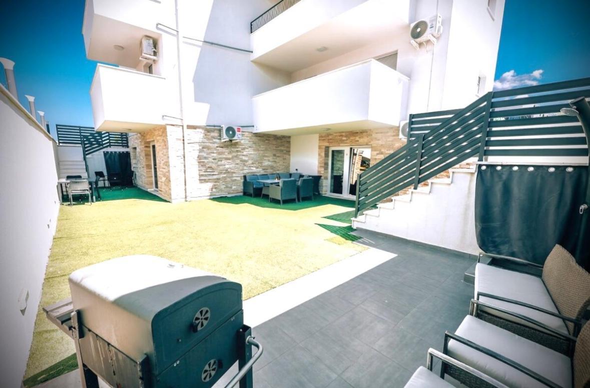 Vip Deluxe Apartment Arian Новаля Екстериор снимка