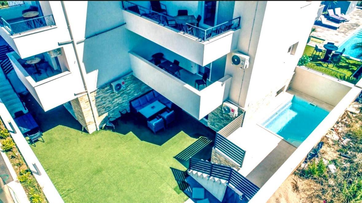 Vip Deluxe Apartment Arian Новаля Екстериор снимка