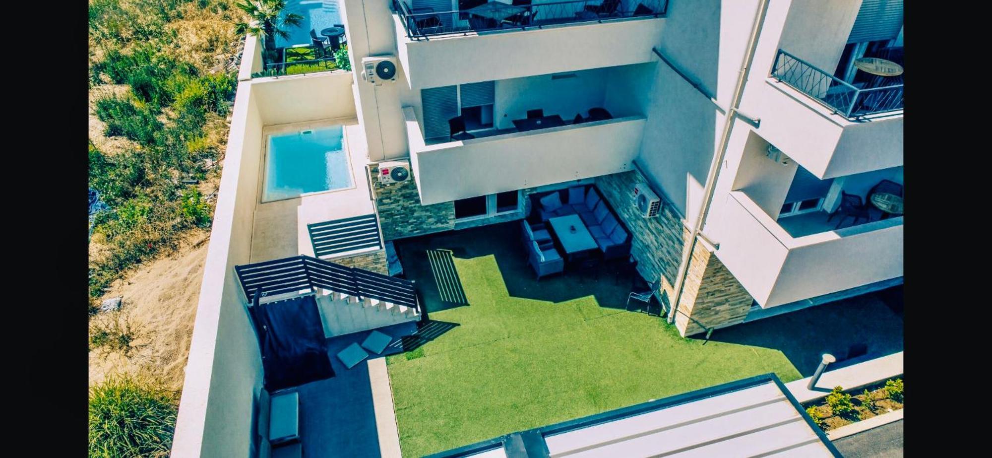 Vip Deluxe Apartment Arian Новаля Екстериор снимка