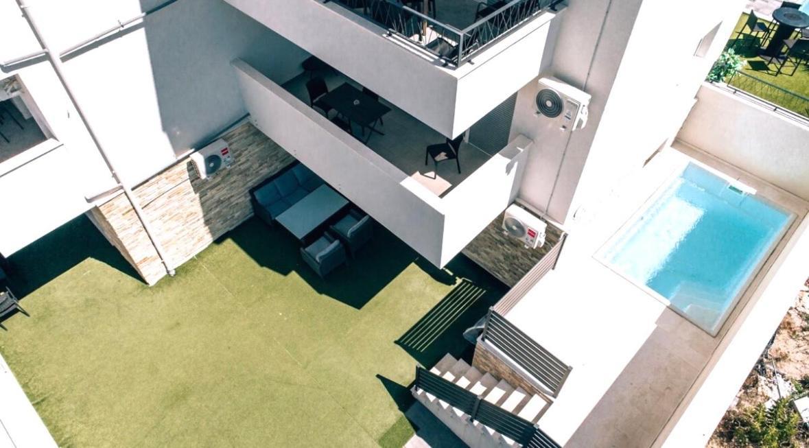 Vip Deluxe Apartment Arian Новаля Екстериор снимка