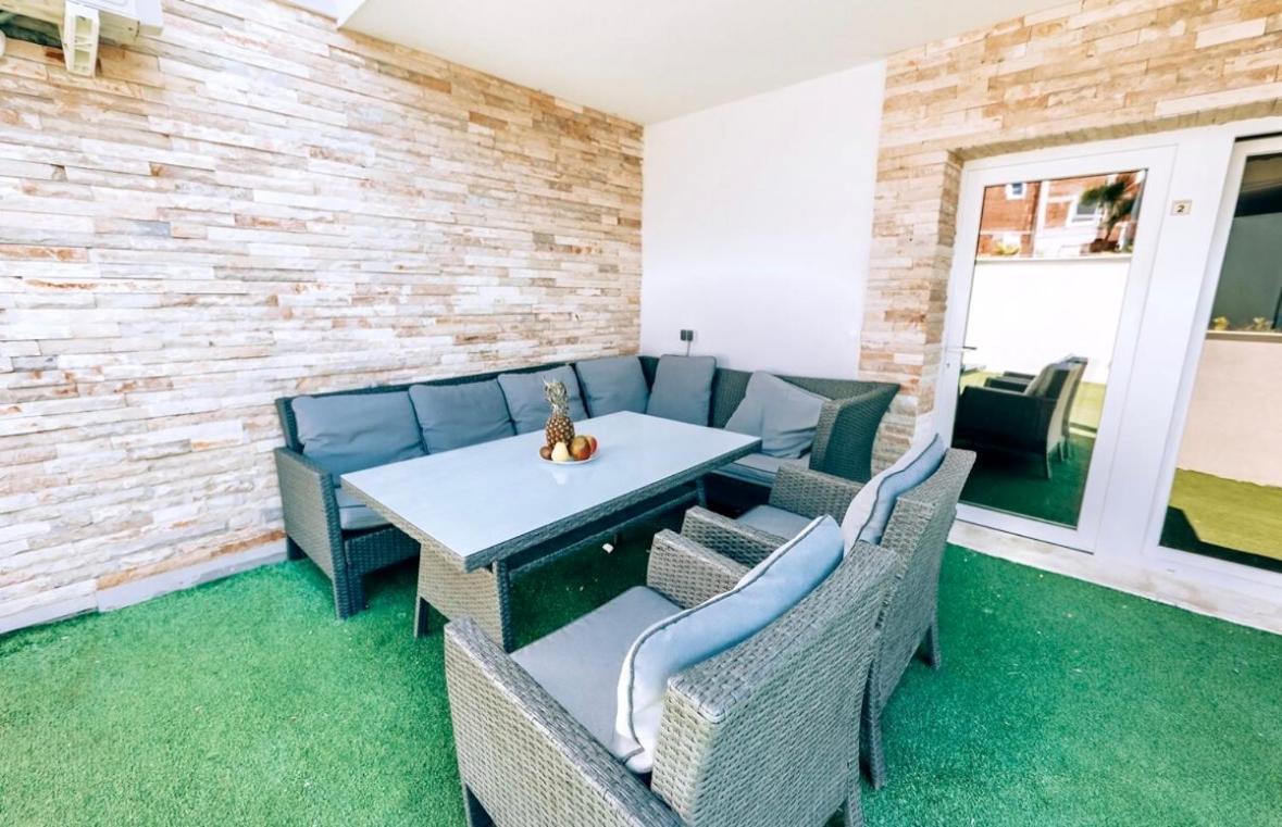 Vip Deluxe Apartment Arian Новаля Екстериор снимка