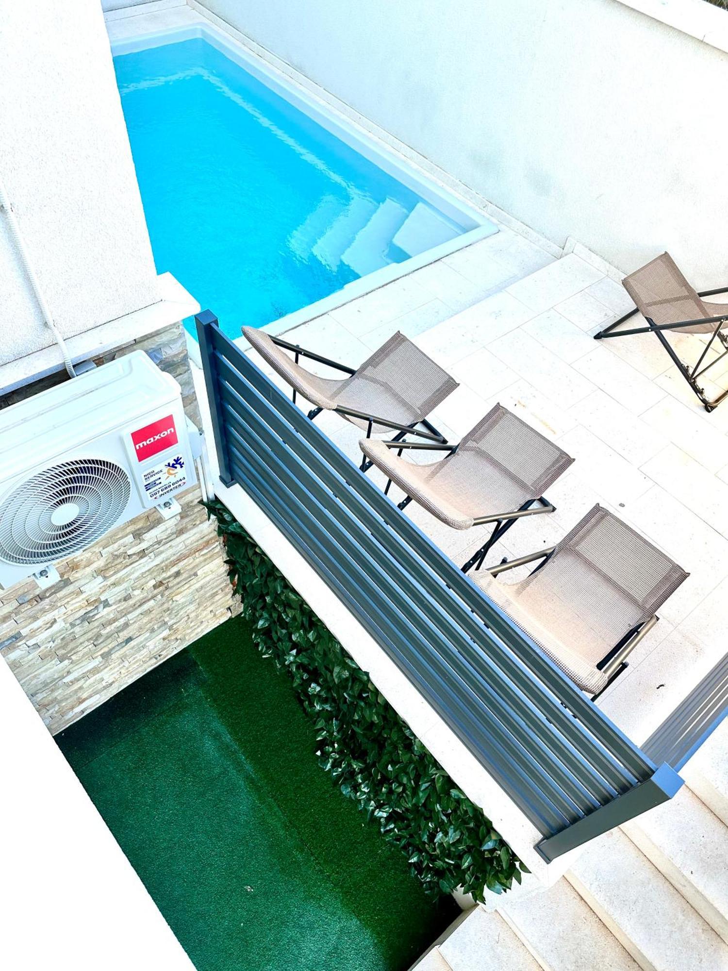 Vip Deluxe Apartment Arian Новаля Екстериор снимка